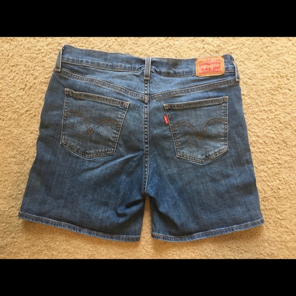 Levi’s jean shorts - Picture 3 of 4